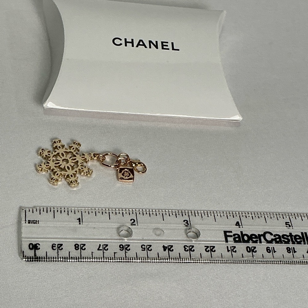 Chanel Holiday Charms Gold CC Snowflake - Picture 5 of 6